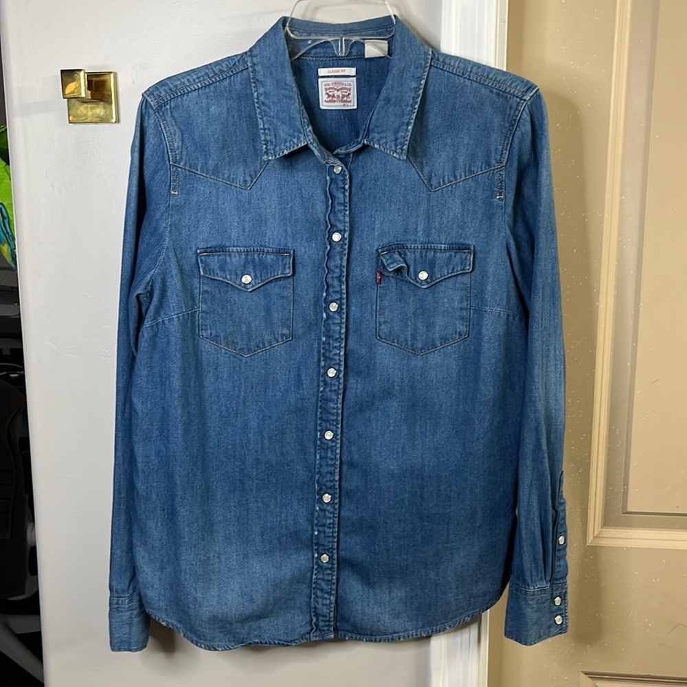 Levi pearl snap button down Size Large